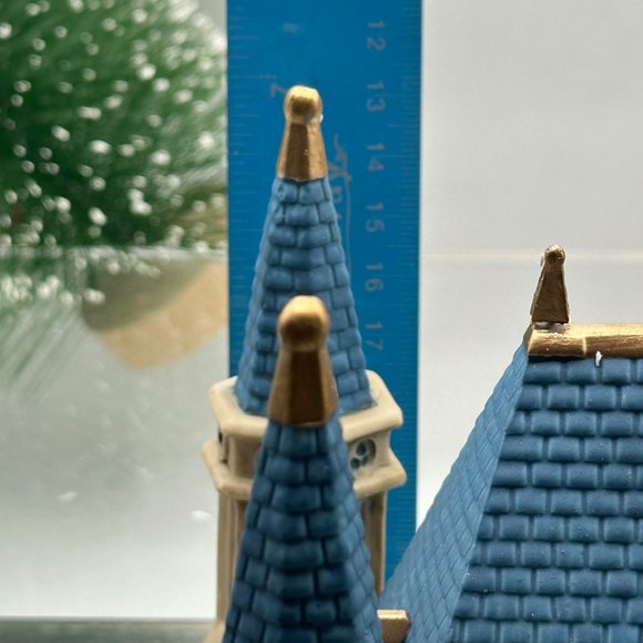 Department 56 Disney Parks Village Series Heritage Village Collection Light Up - Picture 16 of 16